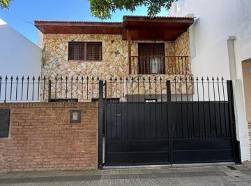 Casa · 183m² · 5 Ambientes · 2 Cocheras · Casa en Venta en La Loma