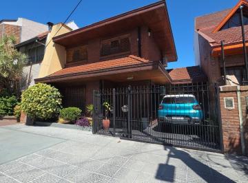 Casa · 120m² · 4 Ambientes · 3 Cocheras · Casa en o Higgins 1485