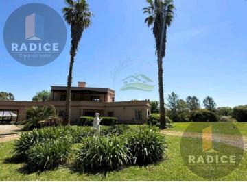 Casa · 450m² · 5 Ambientes · 2 Cocheras · Venta - Campos de Roca - Casa 450 m² 4 Dorm/ 15000 m² de Lote, Permuta y Financiacion Consultar