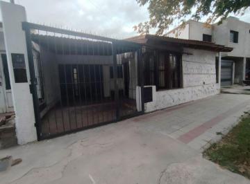 Casa de 6 ambientes, Guaymallén · Vende Casa con Deparatamento, Ubicada en Barrio Av Norte, Calle Líbano, Guaymallén.