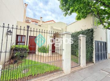 Casa de 6 ambientes, Salta · Casa en Venta con Cochera en Macrocentro