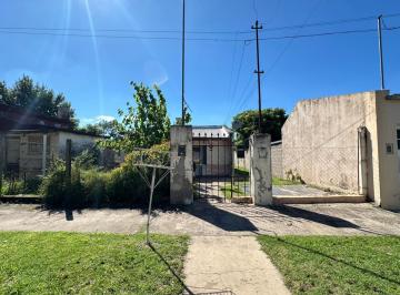 Casa · 350m² · 4 Ambientes · 1 Cochera · Casa en Barrio Luis Fasoli