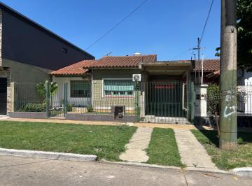 Casa · 140m² · 3 Ambientes · 1 Cochera · Casa - Banfield Este