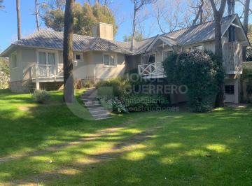 Casa · 153m² · 3 Dormitorios · 1 Cochera · Casa - Carilo