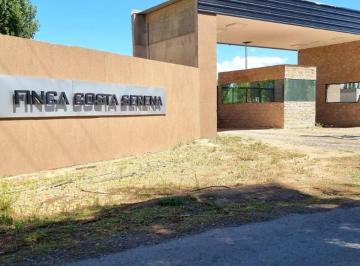 Casa · 145m² · 4 Ambientes · 2 Cocheras · Venta Casa de Tres Dorm. en B° Finca Costa Serena