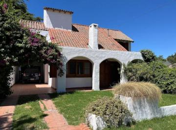 Casa · 236m² · 5 Ambientes · 2 Cocheras · Venta. Casa 5 Amb Sobre 2 Lotes. Barrio Las Margaritas