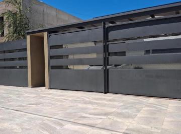 Casa · 249m² · 4 Ambientes · 2 Cocheras · Venta Casa de Tres Dorm. en B°los Platanos - Cipolletti