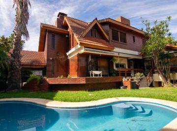 Casa · 308m² · 4 Ambientes · 4 Cocheras · Venta Casa 7 Ambientes con Parque, Pileta y Quincho | Ciudad Jardín - Acepta Permuta