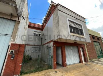 PH · 137m² · 4 Ambientes · 2 Cocheras · PH 4 Ambientes Entrada Independiente con Terraza y Doble Cochera - Lanús Oeste