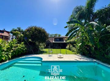 Casa · 180m² · 6 Ambientes · 1 Cochera · Florencio Varela y Suipacha - Casa con Jardín y Pileta - Impecable - Venta