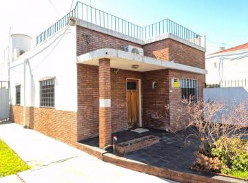 Casa de 4 ambientes, Avellaneda · Casa 4 Ambientes con 2 Cocheras y Terreno Libre