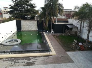 Casa de 11 ambientes, Villa Luro · Venta de Casa de 11 Amb. con Pileta, Quincho y Parrillla en Villa Luro Norte