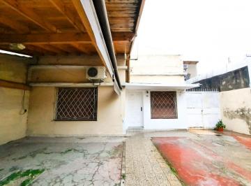Casa de 5 ambientes, Lanús · 2 Casas Tipo PH Planta Baja 5 Ambientes con Garage, Fondo Libre, Jardín y Terraza en Lanús