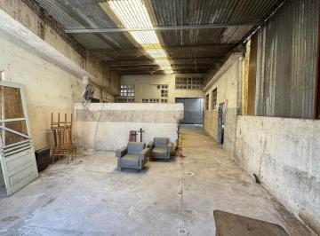Bodega-Galpón · 770m² · 4 Ambientes · 3 Cocheras · Galpón, Casa 3 Amb con Jardín Venta