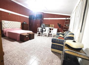 Casa · 70m² · 3 Ambientes · 2 Cocheras · Casa en Villa Los Aromos