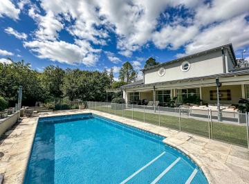 Casa · 450m² · 6 Ambientes · 4 Cocheras · Las Delicias - Toda Planta Baja - 3d. Escrit. Impecable