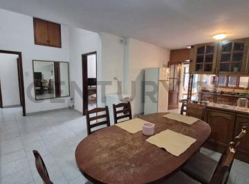 Casa · 243m² · 5 Ambientes · 1 Cochera · Casa en Venta – Barrio Juniors – Asunción 576