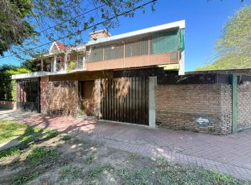 Casa · 161m² · 7 Ambientes · 2 Cocheras · Venta/permuta Casa 4 Dorm. y Cochera. Alberdi, Rosario
