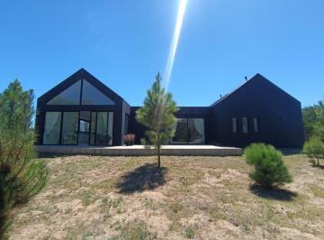 Casa · 205m² · 5 Ambientes · Casa en Venta - 3 Dorm. 2 Baños - Pinamar