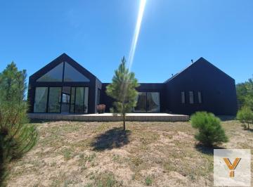 Casa · 205m² · 5 Ambientes · Casa en Venta - 3 Dorm. 2 Baños - Pinamar