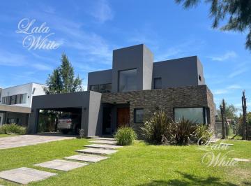 Casa · 253m² · 5 Ambientes · 2 Cocheras · Casa a La Venta en Principado