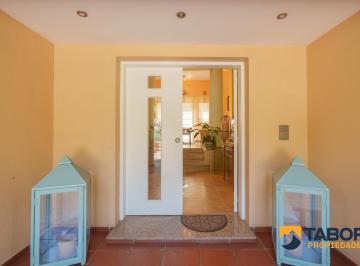 Casa de 10 ambientes, Córdoba · Casa Premium en Venta | 4 Hab, Gran Patio, Pileta | Country El Bosque