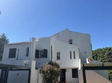 Casa · 195m² · 4 Ambientes · Casa en Venta - 3 Dorm. 4 Baños - Pinamar