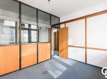 Oficina comercial · 97m² · 4 Ambientes · Venta Oficina en Av Córdoba 600: Estilo Clásico y Ubicación