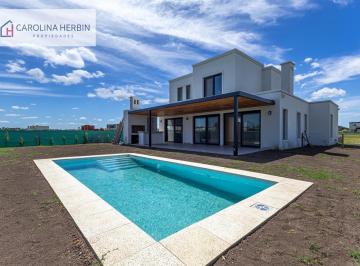 Casa · 195m² · 5 Ambientes · 2 Cocheras · Venta Casa a Estrenar en Barrio Cerrado Village Joven Bella Vista