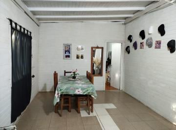 Casa · 140m² · 5 Ambientes · 2 Cocheras · Casa de 5 Ambientes en Vieytes