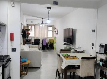 Departamento · 99m² · 3 Ambientes · Departamento en Venta - 2 Dorm. 2 Baños - Flores