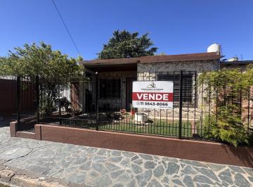 Casa · 180m² · 4 Ambientes · 2 Cocheras · Casa en Turdera