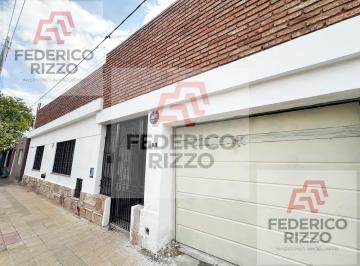 Casa · 128m² · 4 Ambientes · 2 Cocheras · Casa en Venta 3 Dorm.. B° San Martin