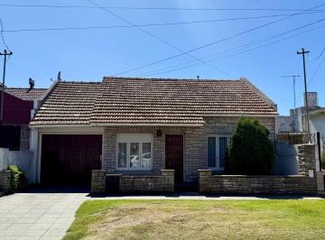 Casa de 6 ambientes, Mar del Plata · Venta Chalet con Departamento Rodeado de Amplio Parque