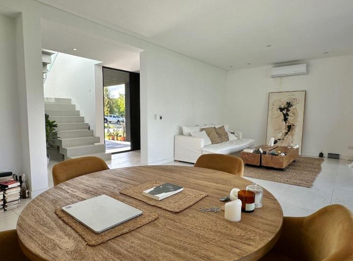 Casa · 202m² · 7 Ambientes · 2 Cocheras