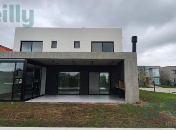 Casa · 230m² · 6 Ambientes · Casa a La Venta en Laguna Grande
