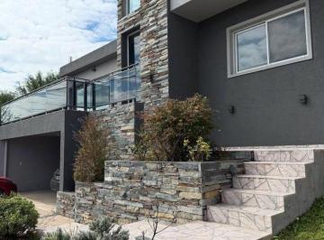 Casa · 370m² · 7 Ambientes · 2 Cocheras · Vendo Casa – Country El Dorado II – Carlos Paz
