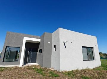 Casa · 105m² · 4 Ambientes · 2 Cocheras · Casa en Venta en Santa Sofia Pilar del Este