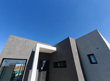 Casa · 105m² · 4 Ambientes · 2 Cocheras · Casa en Venta en Santa Emilia Pilar del Este. Oportunidad!