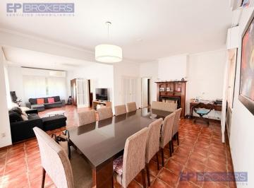 Casa · 250m² · 6 Ambientes · 1 Cochera · Venta Casa en Hurlingham 6 Amb. Barrio Ingles
