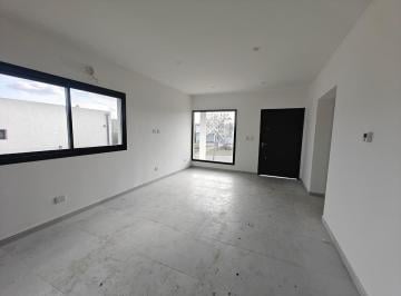 Casa · 128m² · 5 Ambientes · 2 Cocheras · Casa en Venta en Santa Elena Pilar del Este