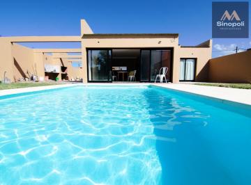 Casa · 93m² · 3 Ambientes · 3 Cocheras · Venta Casa en Melchor Romero, La Plata