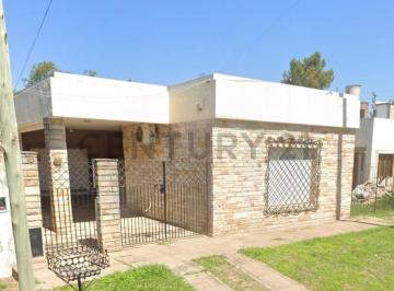 Casa · 120m² · 4 Ambientes · 1 Cochera · Venta de Casa 4 Ambientes Sobre Lote de 490 m Cuadrados Apto Credito
