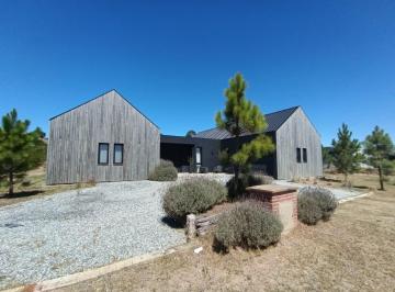 Casa · 204m² · 5 Ambientes · 2 Cocheras · Casa en Venta en Costa Esmeralda, Barrio Ecuestre 371