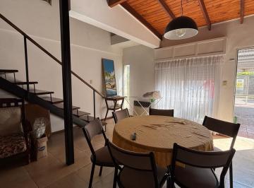 Casa · 74m² · 3 Ambientes · 1 Cochera · Casa en Alquiler 2 Dorm. 2 Baños Roldan