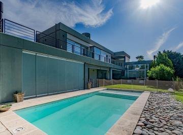 Casa · 257m² · 6 Ambientes · 2 Cocheras · Venta–casa de 3 Dorm. con Cochera Doble y Pileta. Funes Hills, Miraflores. Funes.