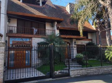 Casa · 550m² · 5 Ambientes · 3 Cocheras · Villa Ballester, Zona Residencial Impecable Chalet