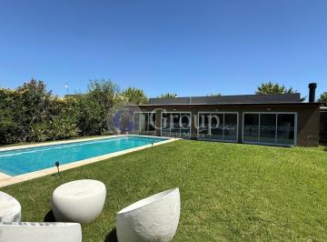 Casa · 118m² · 4 Ambientes · 1 Cochera · Casa Chalet en Venta en San Eduardo, Pilar del Este, Pilar