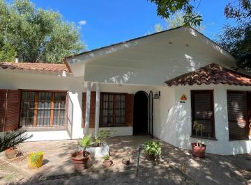 Casa · 268m² · 6 Ambientes · 1 Cochera · Casa en Calle Presidente Peron 1675