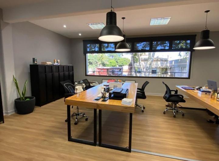 Depósito · 900m² · 9 Ambientes · 2 Cocheras